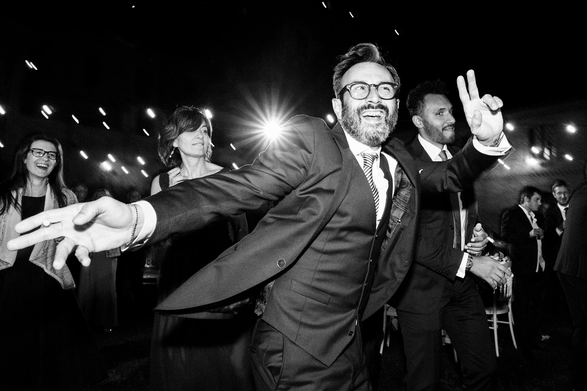 castello di san fabiano wedding photographer tuscany groom dancing Alessandro Avenali