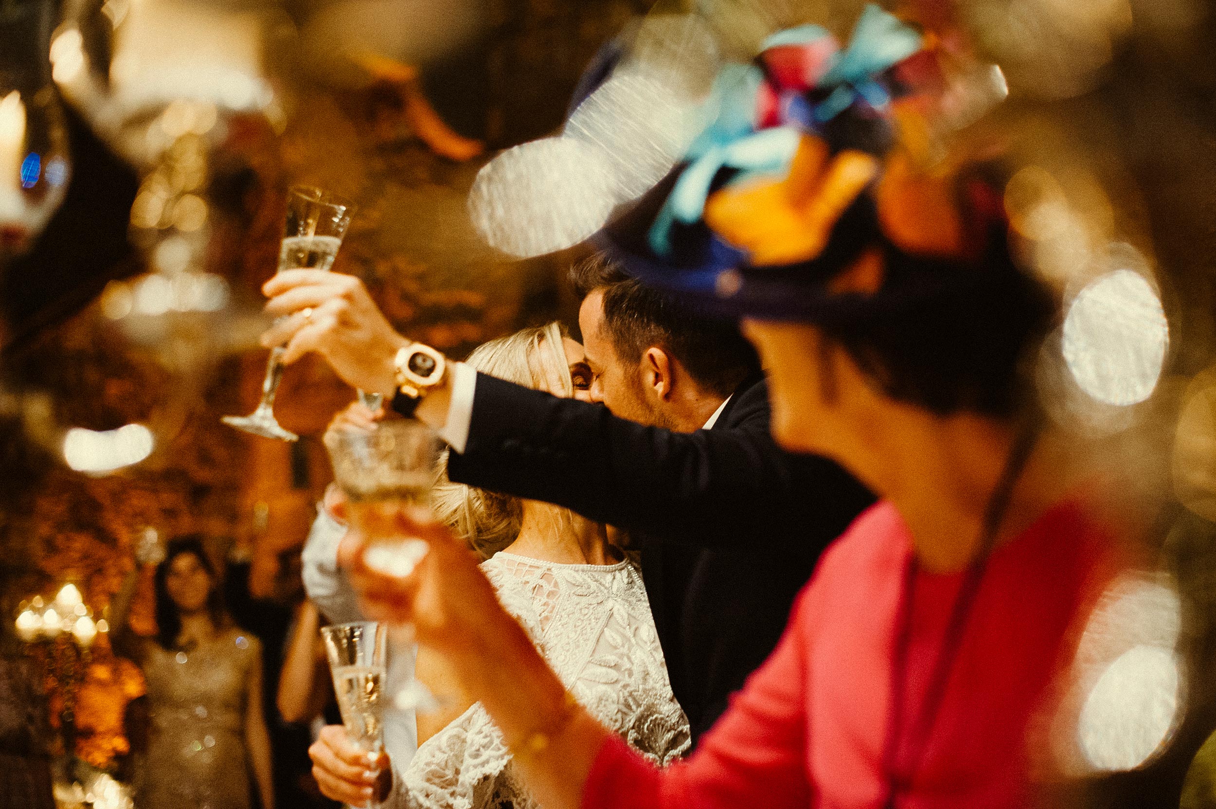 bride and groom kissing in castello di vincigliata tuscany luxury wedding by Alessandro Avenali