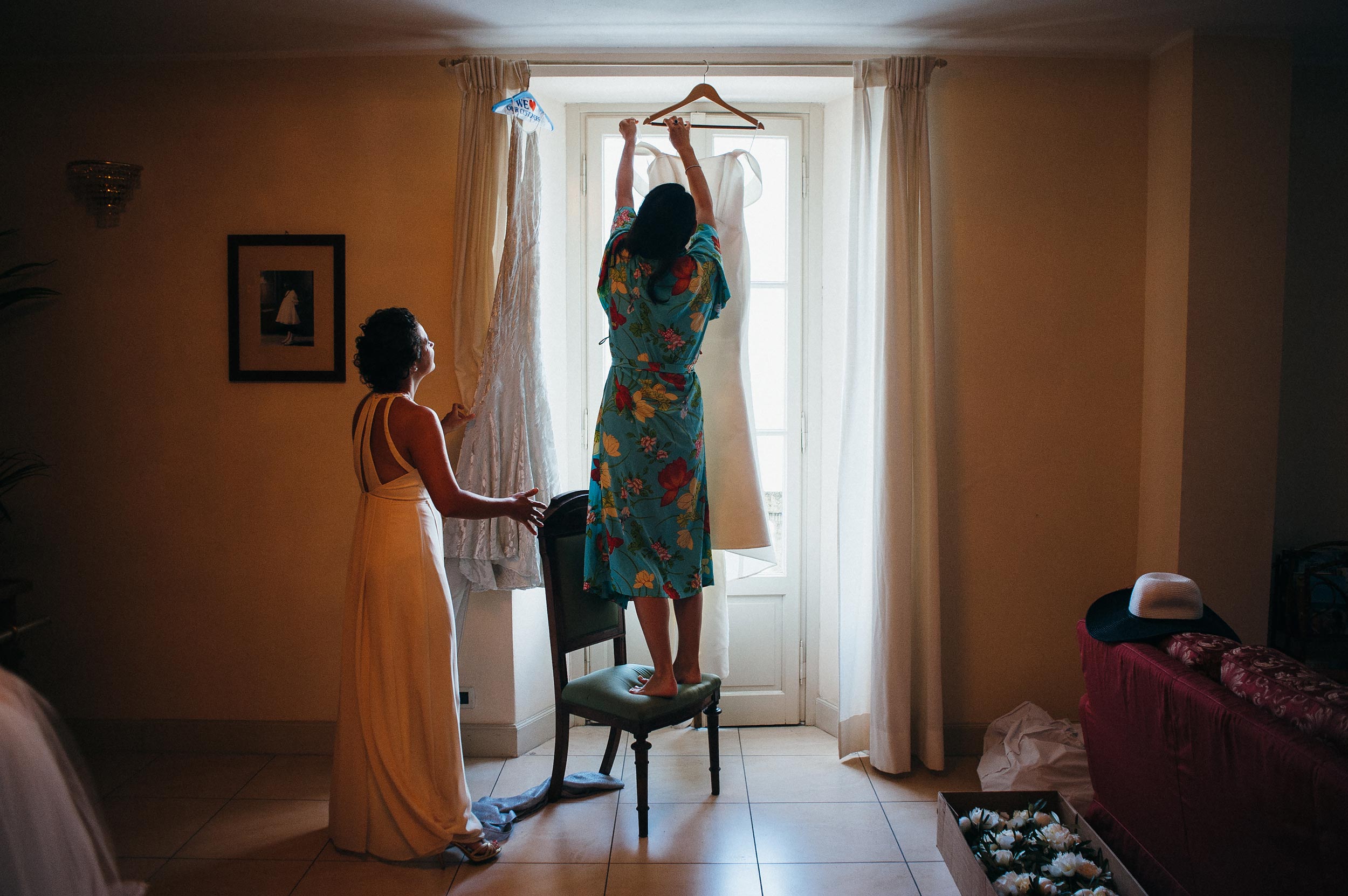 wedding lake como italy the bride takes the dress stepping on a chair